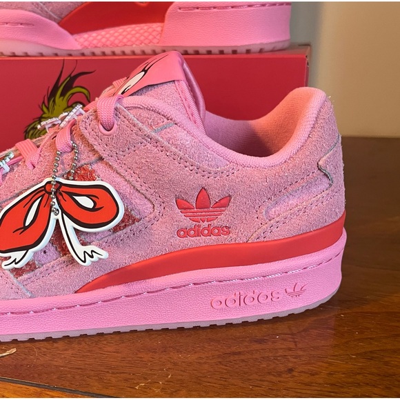 ADIDAS Women’s Forum Low Cindy Lou Who Shoes - Picture 3 of 12